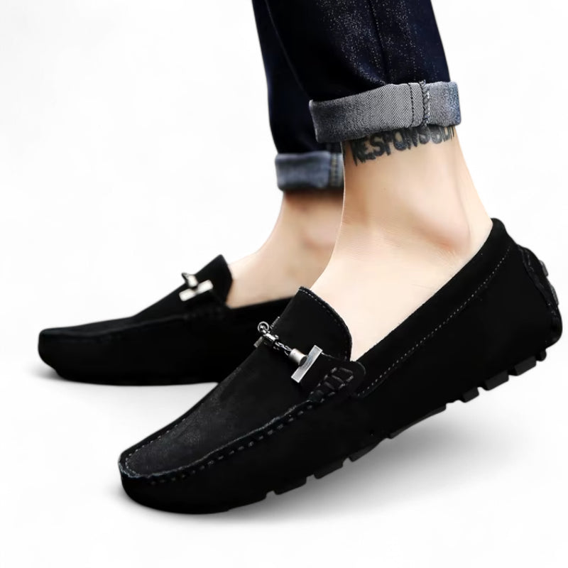Mocassin En Daim Noir Avec Chaine Pour Homme