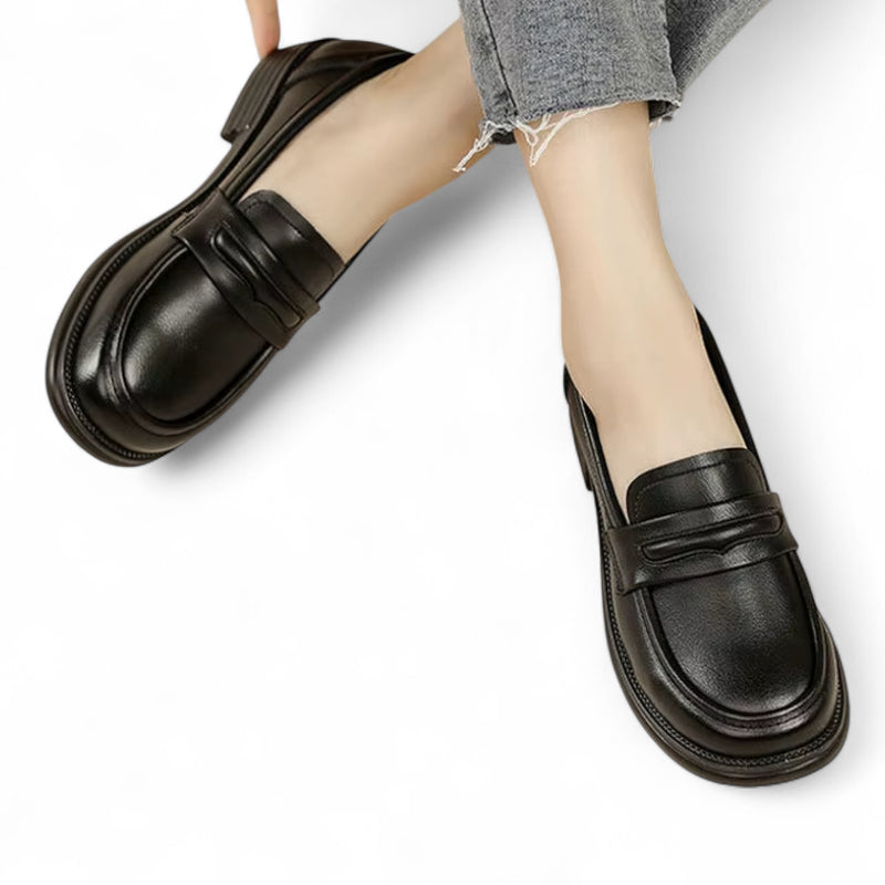 Mocassin En Cuir Noir Vernis Femme à Talon Chic