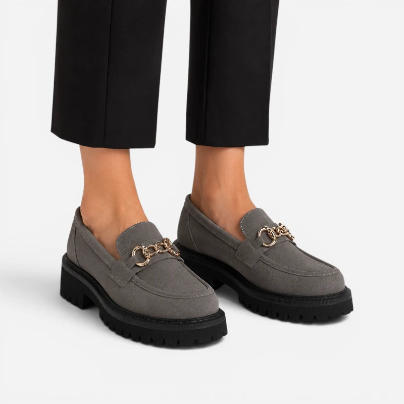 Mocassin Plateforme Compensé Gris Avec Chaine Dorée Femme