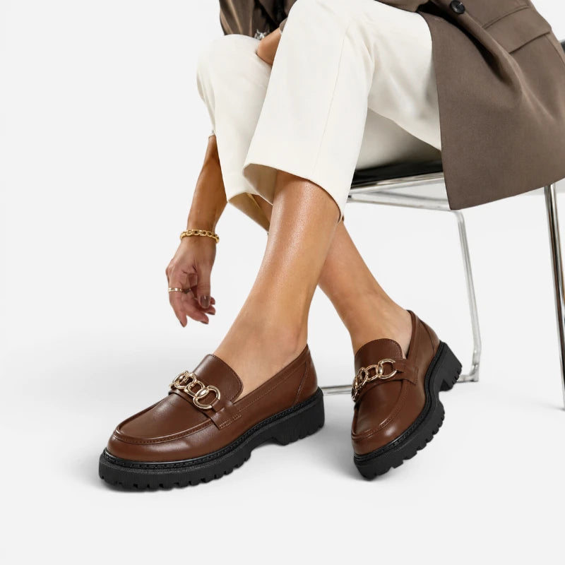 Mocassin Plateforme Compensée Marron À Chaine Dorée Femme