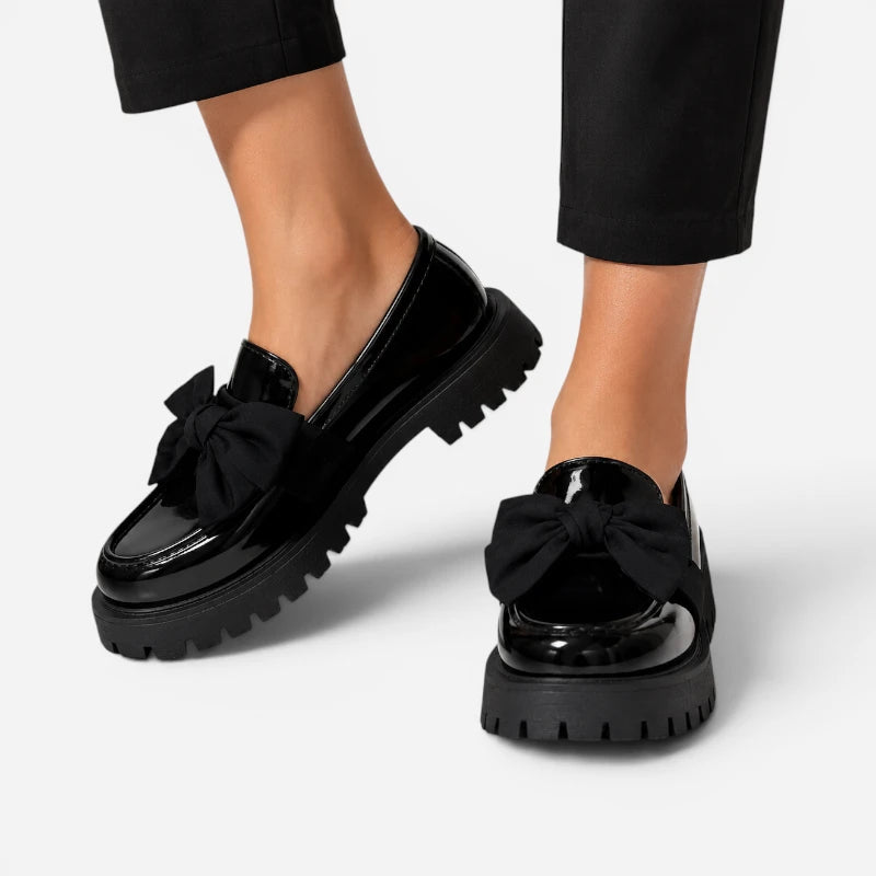 Mocassin Compensé En Cuir Vernis Noir À Noeud Papillon