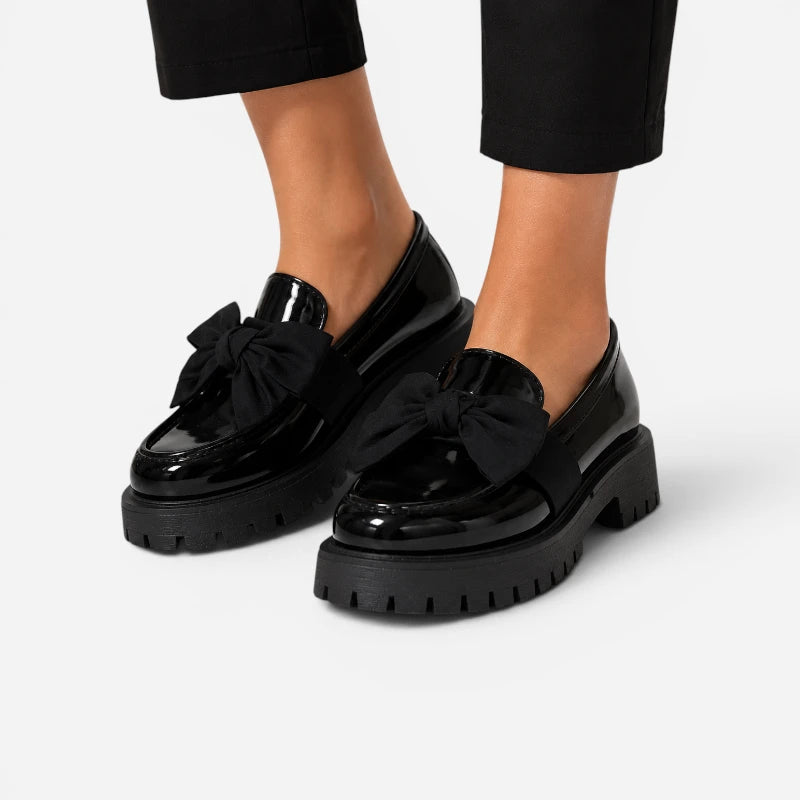 Mocassin Compensé En Cuir Vernis Noir À Noeud Papillon