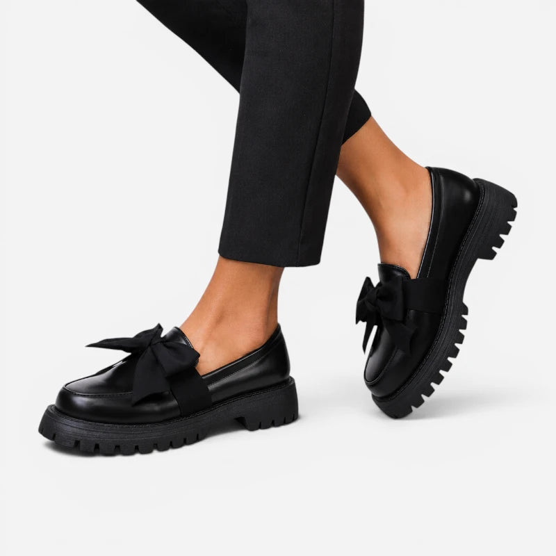 Mocassin Compensé En Cuir Noir Mate À Noeud Papillon Pour Femme