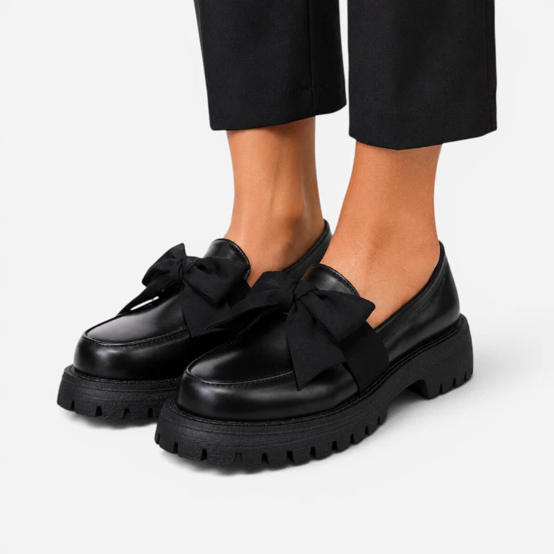 Mocassin Compensé En Cuir Noir Mate À Noeud Papillon Pour Femme