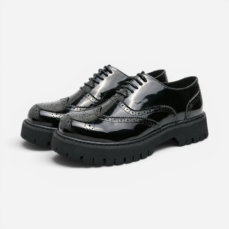 Mocassin Derby Plateforme Compensée Noir Vernis À Lacets Et Motifs Brogue