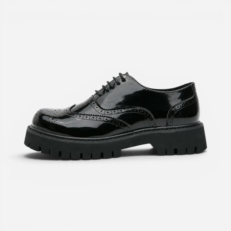 Mocassin Derby Plateforme Compensée Noir Vernis À Lacets Et Motifs Brogue