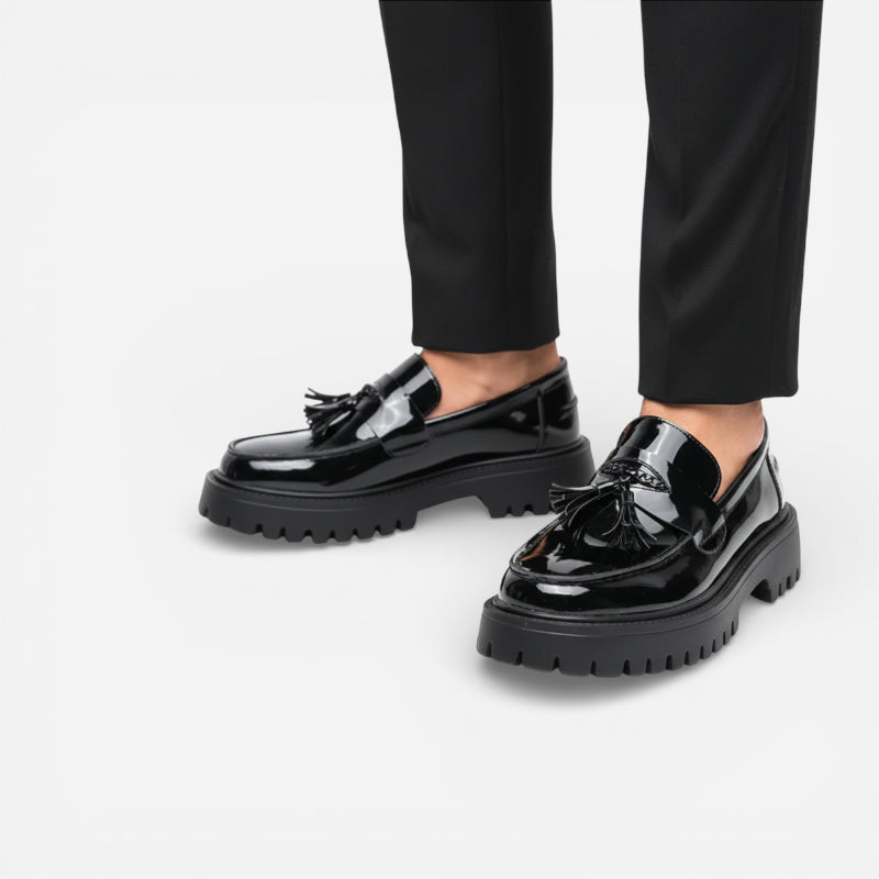 Mocassin Compensé En Cuir Vernis Noir à Gland Pour Homme