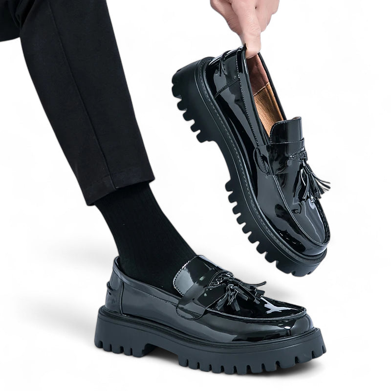Mocassin Compensé En Cuir Vernis Noir à Gland Pour Homme