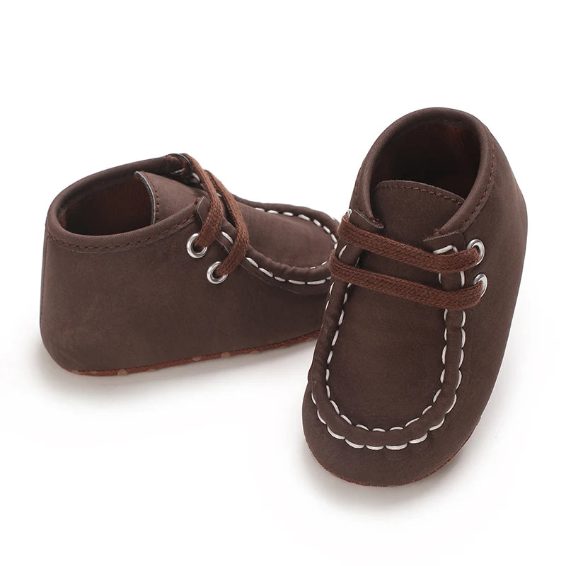 Mocassin En Daim Marron Coutures Blanches Bébé