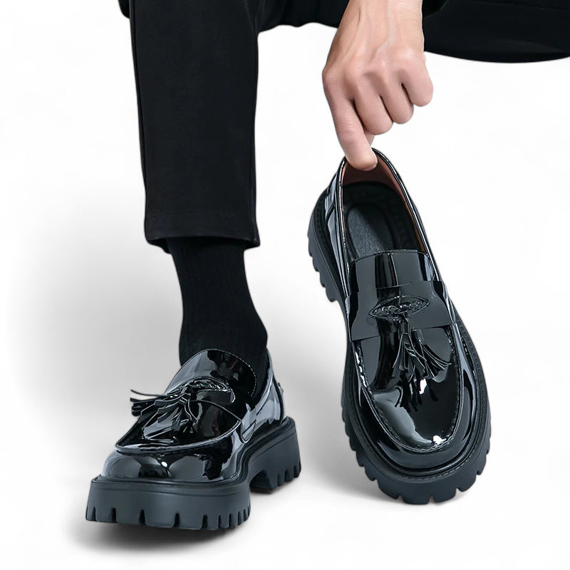 Mocassin Compensé En Cuir Vernis Noir à Gland Pour Homme