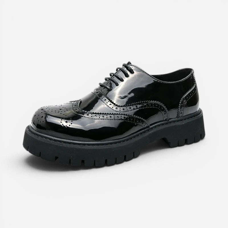 Mocassin Derby Plateforme Compensée Noir Vernis À Lacets Et Motifs Brogue