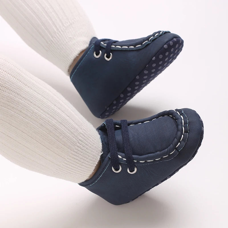 Mocassin En Daim Marine Coutures Blanches Bébé