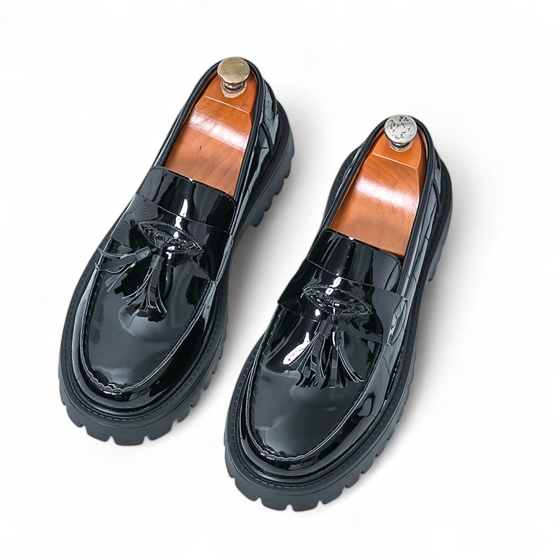 Mocassin Compensé En Cuir Vernis Noir à Gland Pour Homme