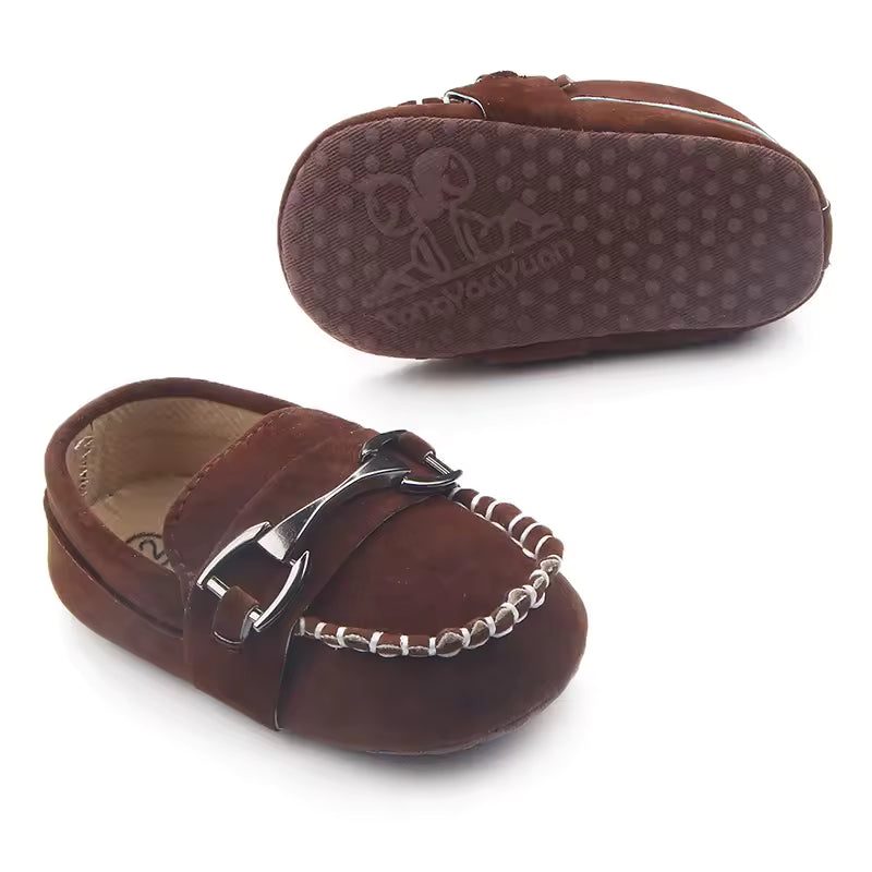 Mocassin Pour Bébé En Daim Marron Et Chainette